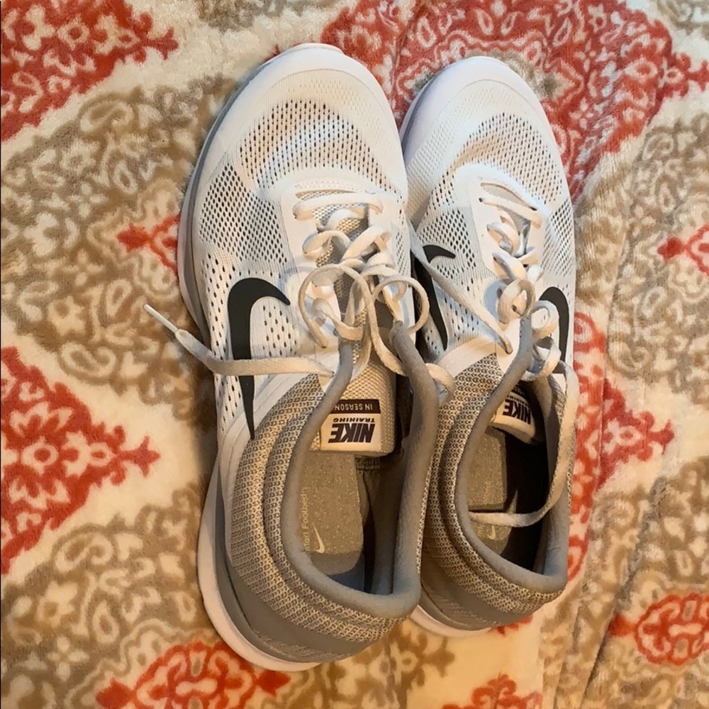 Brand new nike season 5 training sneakers